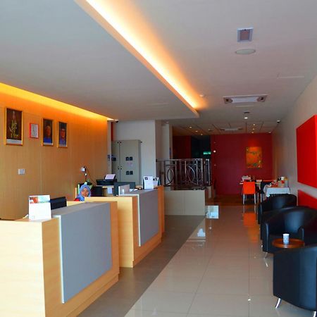 Hotel Jeti Tg Gemok Padang Endau Exterior foto
