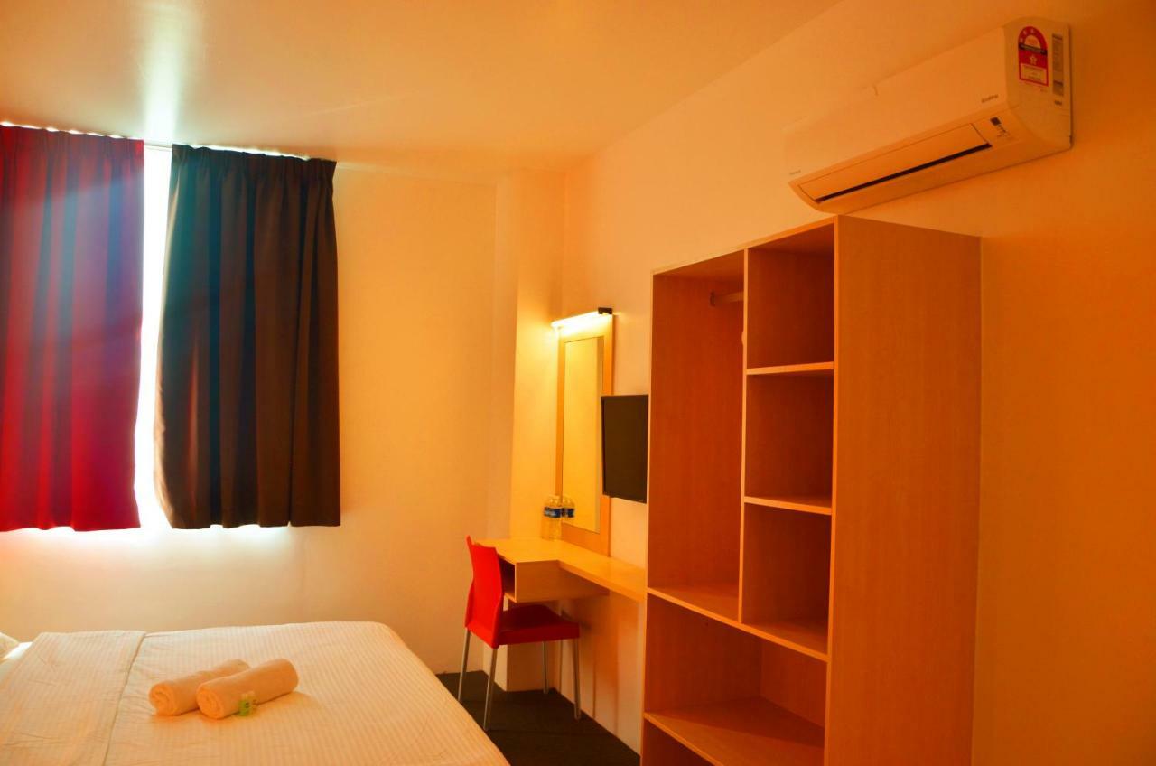 Hotel Jeti Tg Gemok Padang Endau Exterior foto